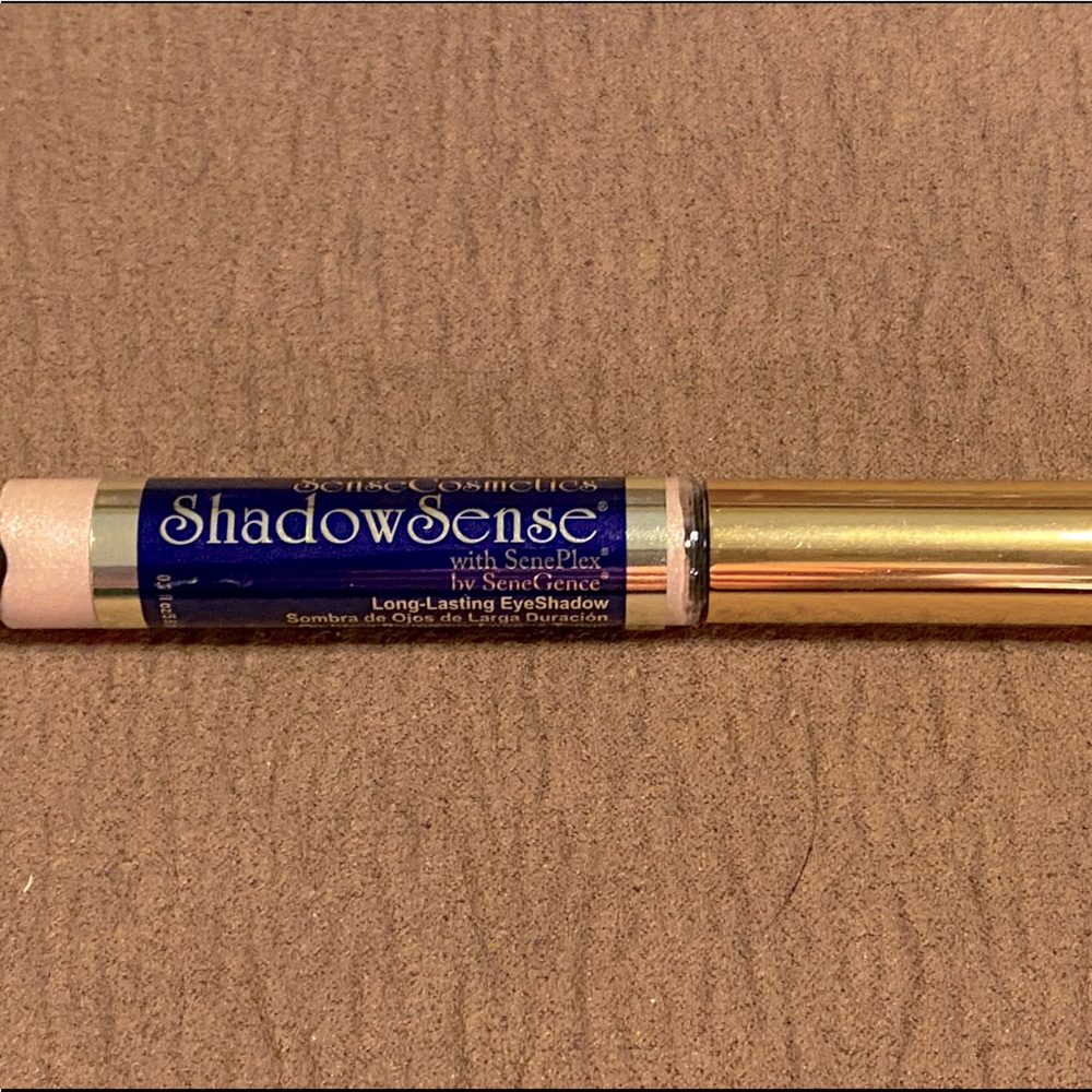 Senegence creme to powder shadow sense NWOT ( sealed)